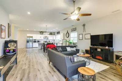 Image de Stunning Clovis Home ~ 1 Mile to Old Town!