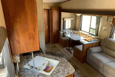 Image de A Unique Pueblo Getaway in a Quirky Camper Retreat, Super Close to All Amenities