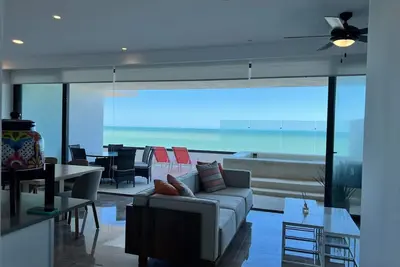 Image de Luxury beachfront condo w/private jacuzzi