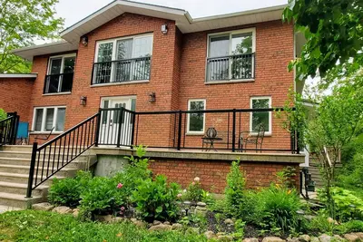 Image de MariMax Spacious Family Beach House – Sauna, Hot Tub, Yard – on Georgian Bay