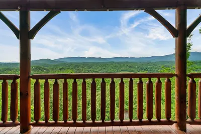 Image de 💘 Mountain Escape 1-Bedroom Cabin with Spectacular Scenery in Gsmnp