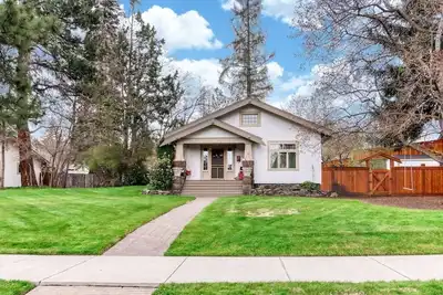 Image de Charming Craftsman Bungalow - Downtown Bend