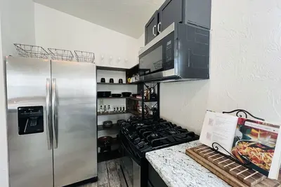 Image de Two story condo! Pet Friendly! Huge Deck!