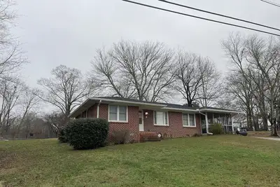 Image de Cute & Cozy Brick Ranch, 3 bed, Atl<30m. Big 1. 3 acre yard in Gwinnett, L-ville