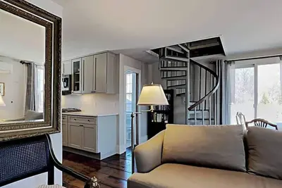 Image de Spacious 2br w/ large loft, Deck, great location