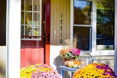 Image de \"Chic Retreat\" w/Home Office & Gym by Roxy Rentals