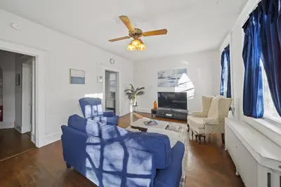 Image de Walk Central. Museum district. Scott's Addition. 2br - King and full bed.