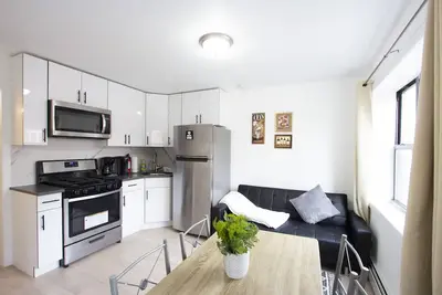 Image de Bright Oasis near City/Trains/Hospitals With W/D