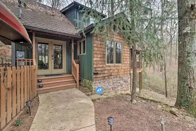 Image de Cozy Conyers Cabin w/ Fireplace & Pool Table!
