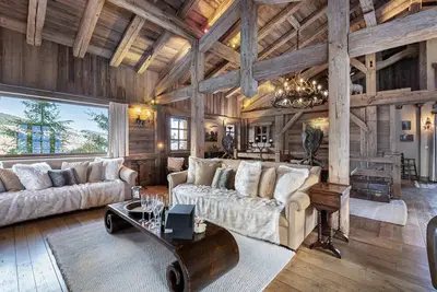 Image de Chalet montagnard à Rochebrune avec jacuzzi, sauna, 6 chambres, proche des pistes, accueil 12 pers