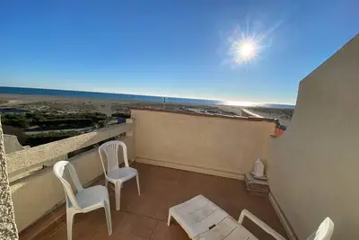 Image de Villa T2 en Front de Mer avec Parking Privé