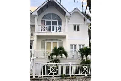 Image de Oceanmist Seafront 4 bedroom townhouse with pool