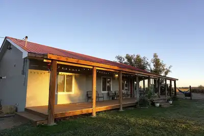 Image de Remodeled farmhouse on 110 Acres with mountain views