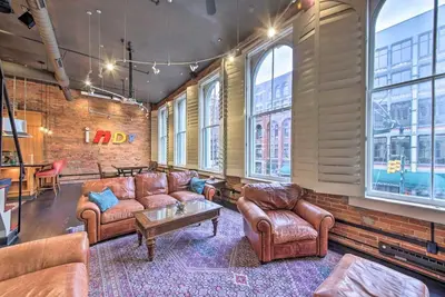 Image de Luxury Downtown Loft - Walkable to everything!