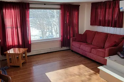 Image de A beautiful two Bedroom house located on Green Lake in Maine.