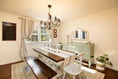 Image de Spacious N Wilm 4 Br w/ bright, open. kitchen