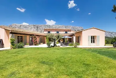 Image de Villa provençale au cœur du pays d'Aix et de la Sainte Victoire, vue imprenable