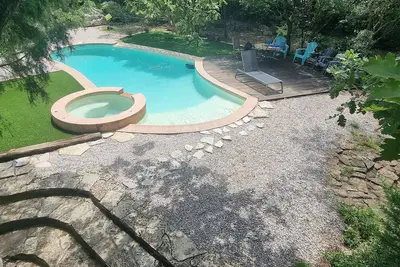 Image de Villa Canadel en lisière de forêt