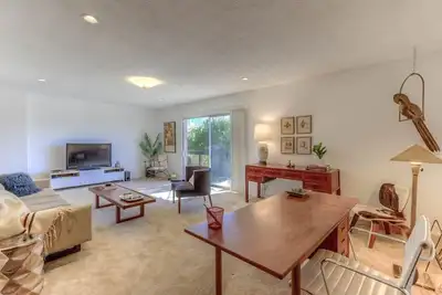 Image de Charming, quiet, central condo, sleeps up to 6