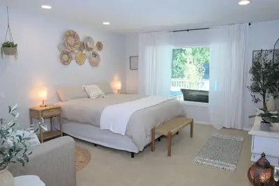 Image de Perfect Getaway★ King Suite★Private Hot Tub★Fire Pit