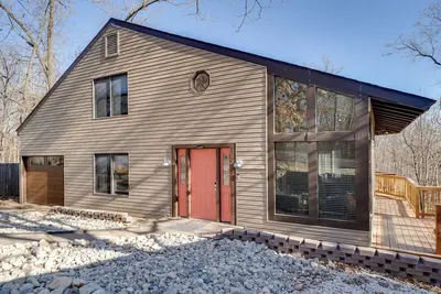 Image de 70's Park Side Cabin with Kayaks