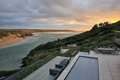 Image de New Spectacular 7 bedroom house on south facing cliff overlooking beach and sea.