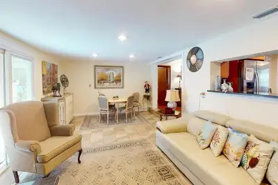 Image de Cozy Clearwater home w heated pool near beaches! (Pet friendly! )