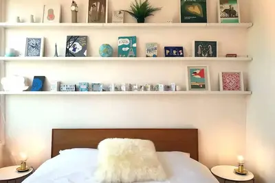 Image de Excitements of Paris + parking + artsy canal life