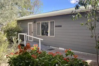 Image de Two-Bedroom Bungalow - Self Contained, Two Bedroom Bungalow with 1 Queen, 1 Double/Single Bunk Bed & 1 Single, Private Backyard