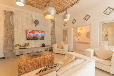 Image de Seminyak Center Villa 2 Bedroom in White Style