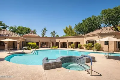 Image de 2 King Suites with Heated Pools/Spas/Gym in great North Scottsdale Location!