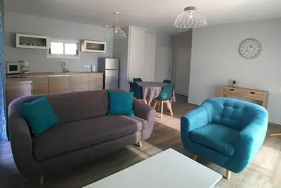 Image de Une Maison Rien Que Pour Vous, Proche De Toutes Commodites!