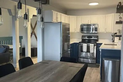 Image de Cozy Condo 5 Minutes to Heavenly!