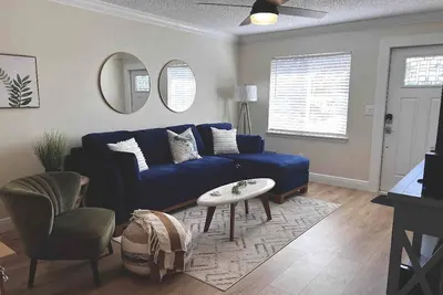 Image de Just Beachy A Seaside Serenity Coastal Retreat Outdoor Shower FastWifi