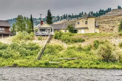 Image de Madison Riverfront Retreat