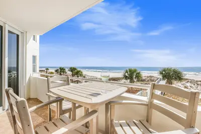 Image de SeaSpray 223e ☀️ Time For A Beach Escape! ! • 3 Pools • Hot Tub • Marina