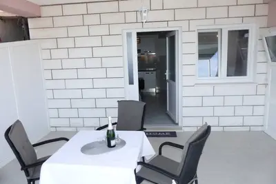 Image de Appartement d'une chambre avec la terrasse et la vue sur le mer Baie Saplunara, Mljet (A-12849-c)