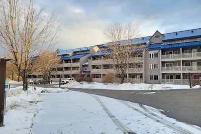 Image de Kitchen, Ac, deck, mountain view, pool, ski shuttle. La301 by Lrs