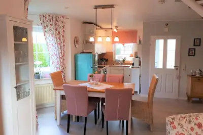 Image de Cozy vacation home, 2 bedrooms, shower room, guest Wc, fenced garden