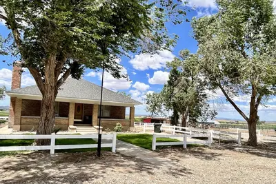 Image de The Spacious, Vintage House on the Ranch\n