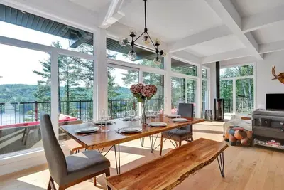 Image de The Eyrie: Sweeping views waterfront sunlit escape