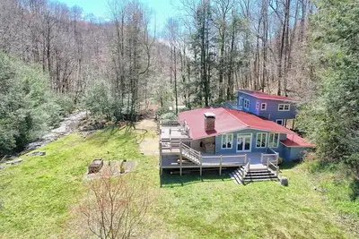 Image de Charming 3-bedroom Talulah Riverfront cabin near Clayton. Peaceful and secluded!