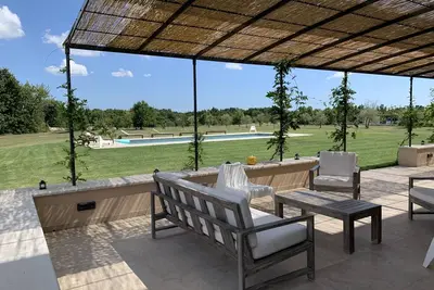 Image de Luxueuse villa 400 m2, jardin, piscine, jardin, pétanque, parking, climatisée.