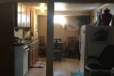 Image de Private furnished bedroom in shared basement