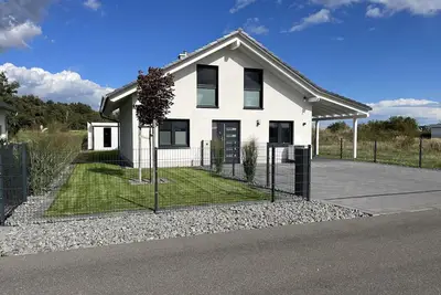 Image de Vacation home Hilde on the lake with private beach for 4 adults, fireplace, boat and sauna