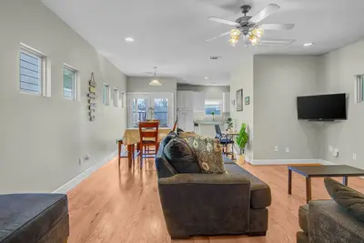 Image de Spacious King Bed 3 Br/3 Ba house near Downtown-New Build