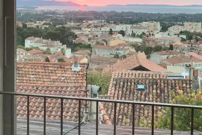 Image de Vue Mer-Villa d'architecte / jacuzzi-centre historique Hyères - villa Jeanneline