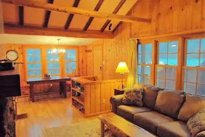 Image de Rustic modern1928 Cabin in the heart of the Pikes Peak region.
