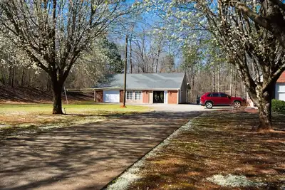 Image de A Peaceful Hidden Treasure in Oxford, Ga Entire 2 bedroom Guesthouse