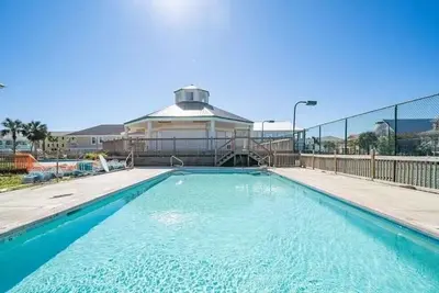 Image de Spacious 3br/3ba Beach House - Blocks to Gulf Shores Beach